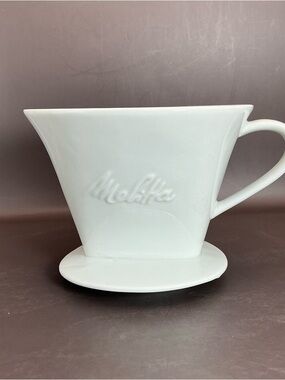 Melitta Signature Series Pour-Over Coffeemake Hand-Brewing Single Cup White
